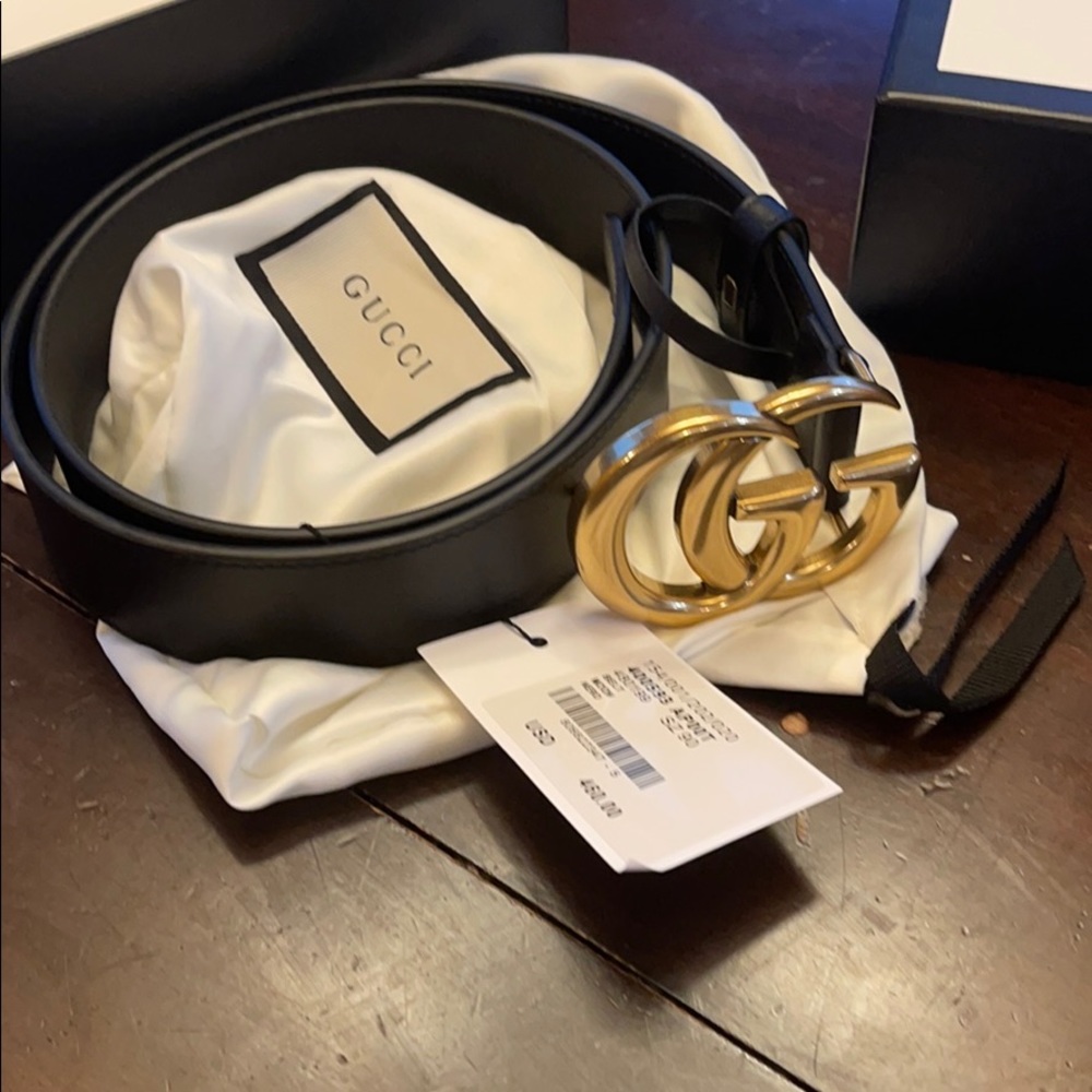 Gucci belt size 90. Black leather, gold buckle